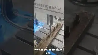 The working of Radial drilling machine  #radialdrillingmachine #drillingmachine #drillingZ3050