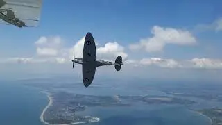 Flying with friends: Formation style