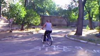Инга катается на велосипеде 1, август 2013