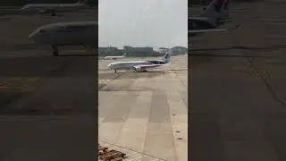 MH388 taxiing to gate at Shanghai Pudong Int'l | 9M-MTX | A330-223 | Malaysia Airlines | Oneworld
