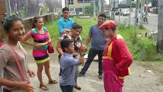 TRUCOS DARWIN ES DESAFIADO POR EL PAYASITO   EN LA CIUDAD DE SONSONATE Parte 1   El Salvador Go
