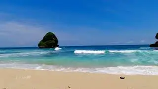 Relaxing wave sounds for sleeping / meditation / study at Pantai Watu Leter, Indonesia | 4K
