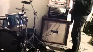 Henretta Engineering Bluebird Fuzz Pedal quick demonstration.