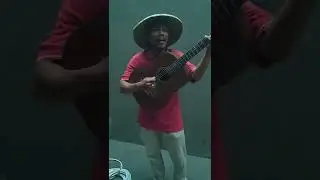 @kelana suara kuli banggunan ini bikin terharu.  tampa editan.