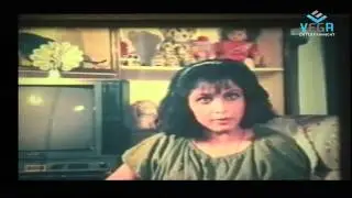 Kathanayagi Movie : Journalist taking Interview
