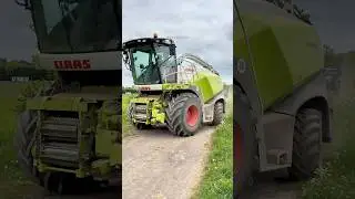 CLAAS 870 Jaguar forage harvester arriving at the field