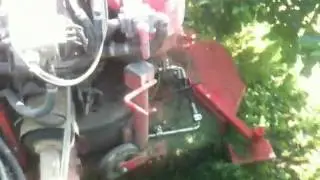 Fendt Vario V211 mit Obstbauspritze und Unterflurmuchler