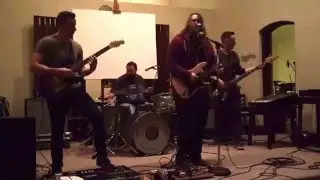 Me Like Bees 'Pneumonia' live at The Refuge