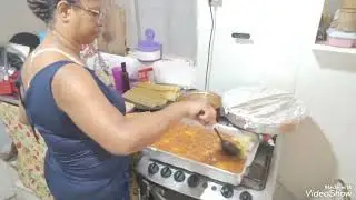 E vamos a montagem do frango na forma e da lasanha 