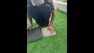 Cara mudah pasang rumput tiruan atau rumput palsu di laman.