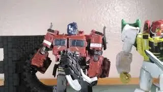JIAXUS VS OPTIMUS PRIME PArt one!