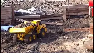 Volvo Hydraulic Remote Control Articulating Dump Truck - The Block Army