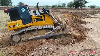 Great Powerful Shantui Bulldozer Operation Cutting Slope And Leveling Land, Land Development Process