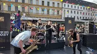 Super Stimmung und starker Auftritt der Blowing Doozy beim Faschingstreiben am Benediktinermarkt.