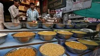 Pulses prices skyrocketing, Arhar costs Rs 180 per kg