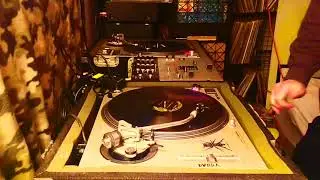 DrGiggles aka Krutoid 90's techno Detroit techno electro set live dj vinyl mix video on turntables