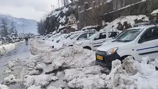   मनाली पिछले 3 दिन से लंबी जाम लगे हुए हैं पुलिस प्रशासन बहुत मेहनत कर रहे हैं जाम को हटाने के लिए