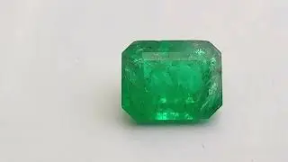 Stunning Emerald Gem Close-Up | Natural Green Emerald Beauty