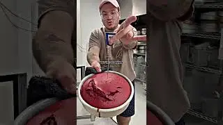 Коммунизм, объясненный с помощью торта.
