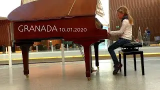 Рояль в Parque de las Ciencias, Granada / Парк Науки, Гранада / Андалусия, Испания