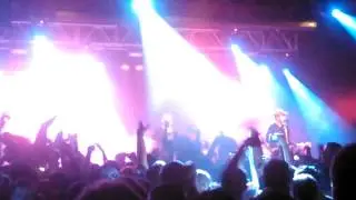 Blink-182 - All The Small Things LIVE NJ 9-10-13