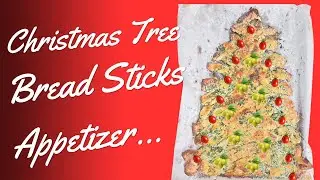 You've Been Making Christmas Appetizers Wrong! Try This Tree-Shaped Spinach Dip Bread Instead