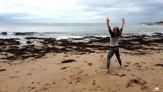 Beach yoga ... Dru 4 directions