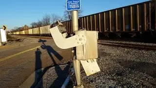 Empty BNSF Coal Train at Cleveland Avenue with an Executive SD70MAC and a Missing Gate! (FP)