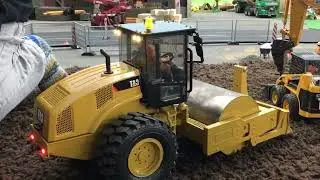 Bruder 02450 Cat Walzenzug mit Planierschild und Stampffussbandage, RC Umbau f&uuml;r JACK CITY!