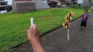 Sampitan kite lawan ade bocil