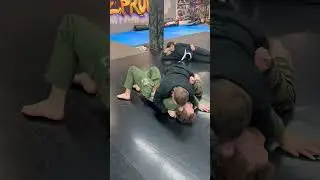 Удушающий прием D'Arce с бокового контроля