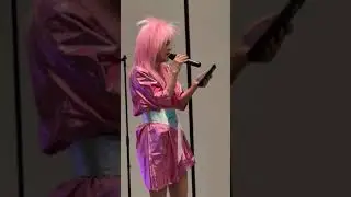 JemCon 2024: Britta Phillips (in Jem Cosplay) sings 'Set Your Sails' LIVE during Karaoke!