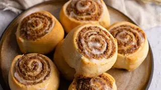 S&uuml;&szlig;e Nussschnecken mit Bl&auml;tterteig