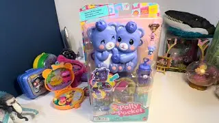 Распаковка компактной фигурки Polly Pocket Blueberry Bestie(s) 2025 года.