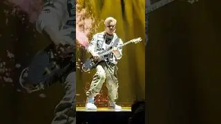 Hail to the King solo- Synyster Gates Live @ the Forum in LA