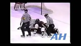 NHL Nov. 20, 1993 Mike Peluso,NJ v Terry Carkner,DET New Jersey Devils Detroit Red Wings