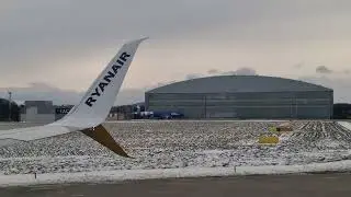 OSTRAVA-Prvn&iacute; metry letadla do Mal&aacute;gy po ranveji na leti&scaron;ti Leo&scaron;e Jan&aacute;čka
