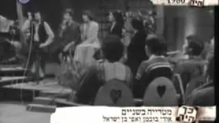 מטריה בשניים