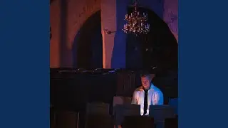H&auml;lften av han