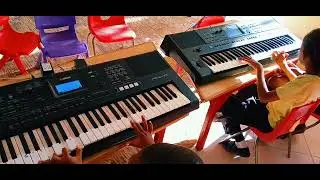 Training student chord G major and F major