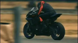 R1 hunts down 2025 Ducati V4S