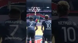 #Football players demonstrate their skills in #basketball ⚽️🏀 #neymar #mbappe #psg