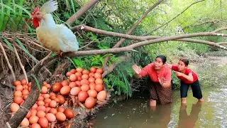survival in forest  - Two Women Catch Chicken at river-Cook soup Chicken for Dog eating delicious