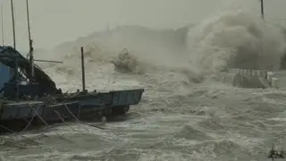 Tsunami Like Storm Surge Rampage Super Typhoon Usagi Taiwan 颱風天兔