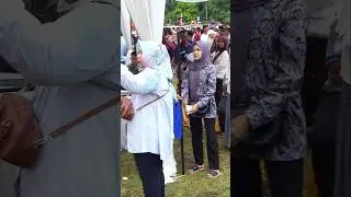 Memantau acara Pacu kuda