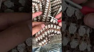 Crochet V stitch and Cluster stitch mixed with three different colors #crochettutorial