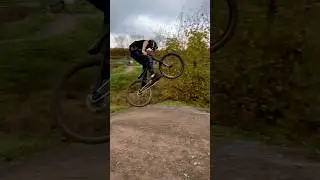 CRAZY jump 🤩 💀 #dirtbiketricks #mountainbikestunt #amtb #downhill #edit #mtb