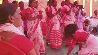चमगुरु,कांके रांची में एकम्बा की सरना भजन मण्डली भजन करते हुए CHITRANJAN ORAON.