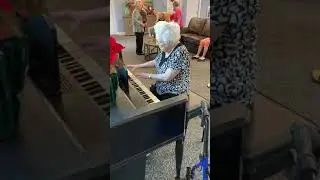 Dementia Resident Plays Christmas Music From Memory