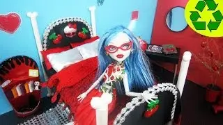 How to make a doll bed for Ghoulia Yelps - Recycling - Doll Crafts - simplekidscrafts